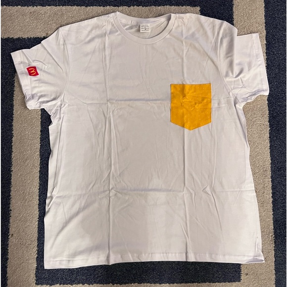McDonald’s Sesame Seed Bun Big Mac Pocket T-Shirt - Picture 2 of 3